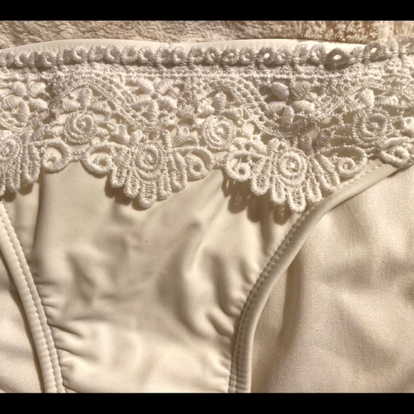 ❤️‍🔥R, W & B 2 IN 1 REVERSIBLE STARS & STRIPES BIKINI WITH WHITE BOTTOMS SIZE M - Picture 3 of 9